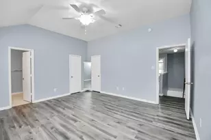 10403 Shadow Oaks Dr, Houston, TX 77043 - Photo 13