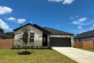 513 Robin St, Angleton, TX 77515 - Photo 1