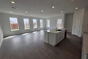 513 Robin St, Angleton, TX 77515 - Photo 5