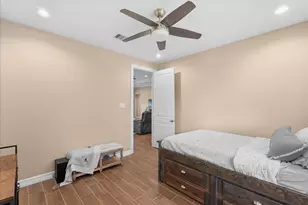 907 Oak St, Anahuac, TX 77514 - Photo 29