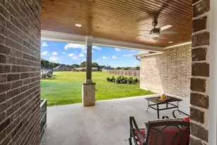 907 Oak St, Anahuac, TX 77514 - Photo 41