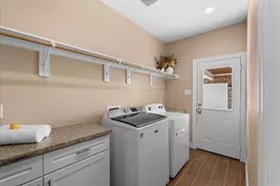 907 Oak St, Anahuac, TX 77514 - Photo 37