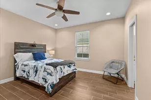 907 Oak St, Anahuac, TX 77514 - Photo 35