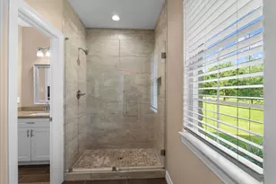 907 Oak St, Anahuac, TX 77514 - Photo 31