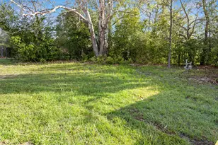 201 E Bluff St, Woodville, TX 75979 - Photo 9