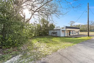 201 E Bluff St, Woodville, TX 75979 - Photo 7