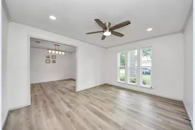 8126 Clover Gardens Drive, Houston, TX 77095 - Photo 5