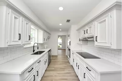 8126 Clover Gardens Drive, Houston, TX 77095 - Photo 15