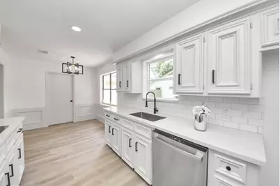 8126 Clover Gardens Drive, Houston, TX 77095 - Photo 19