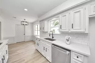 8126 Clover Gardens Dr, Houston, TX 77095 - Photo 19