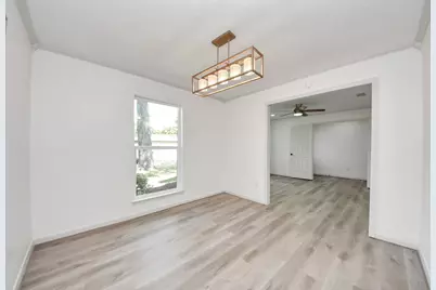 8126 Clover Gardens Drive, Houston, TX 77095 - Photo 9