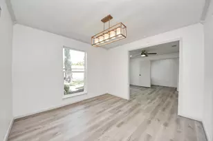 8126 Clover Gardens Dr, Houston, TX 77095 - Photo 9