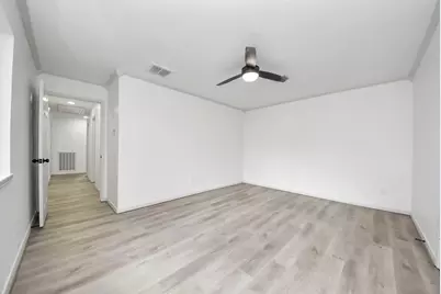 8126 Clover Gardens Drive, Houston, TX 77095 - Photo 25
