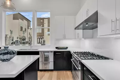 3 N Saint Charles Street #C, Houston, TX 77003 - Photo 5