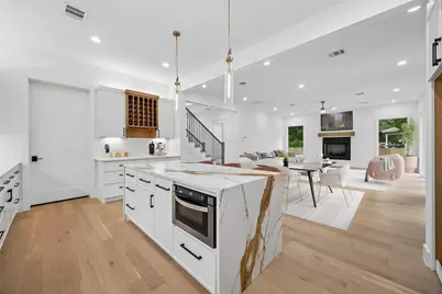 111 E 18th Street, Houston, TX 77008 - Photo 13