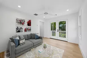 111 E 18th St, Houston, TX 77008 - Photo 29