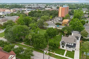 111 E 18th St, Houston, TX 77008 - Photo 45