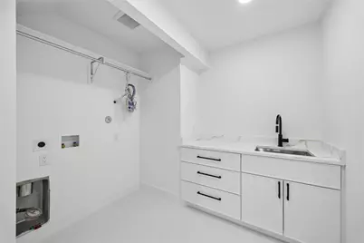111 E 18th Street, Houston, TX 77008 - Photo 31