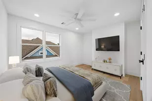 111 E 18th St, Houston, TX 77008 - Photo 25