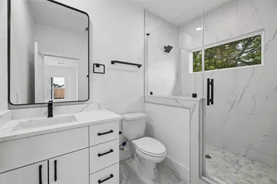 111 E 18th Street, Houston, TX 77008 - Photo 41