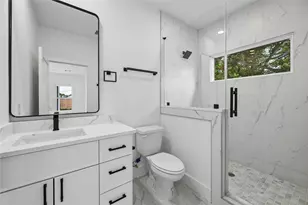 111 E 18th St, Houston, TX 77008 - Photo 41