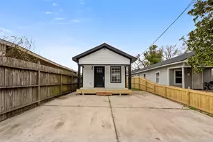219 E James St, Baytown, TX 77520 - Photo 23