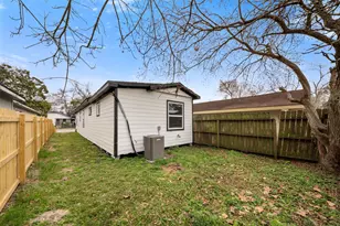 219 E James St, Baytown, TX 77520 - Photo 21