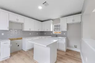 219 E James St, Baytown, TX 77520 - Photo 11