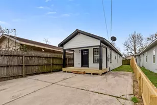 219 E James St, Baytown, TX 77520 - Photo 3