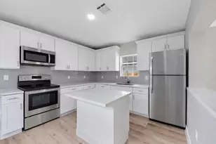 219 E James St, Baytown, TX 77520 - Photo 7