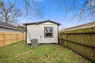 219 E James St, Baytown, TX 77520 - Photo 19