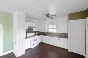 210 Park St, Baytown, TX 77520 - Photo 7