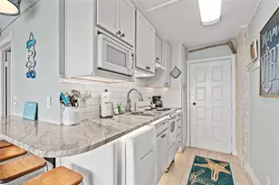 415 E Beach Dr, Galveston, TX 77550 - Photo 3