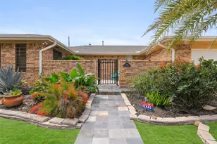 7806 Pruitt Dr, Galveston, TX 77554 - Photo 1