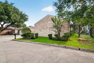 2939 Ashford Trail Drive, Houston, TX 77082 - Photo 3