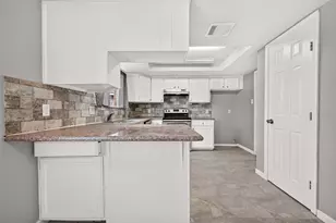 9903 Towne Tower Ln, Sugar Land, TX 77498 - Photo 9