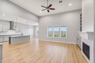 10015 Goliad Dr, Mont Belvieu, TX 77523 - Photo 9