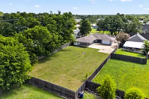 317 N Madison St, Madisonville, TX 77864 - Photo 27
