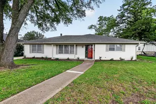 317 N Madison St, Madisonville, TX 77864 - Photo 1