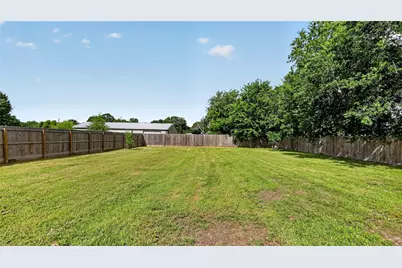 317 N Madison Street, Madisonville, TX 77864 - Photo 25