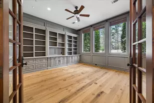 8 Greyton Ln, Bunker Hill Village, TX 77024 - Photo 9