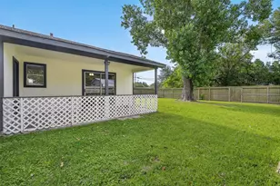 2301 7th Ave N, Texas City, TX 77590 - Photo 17