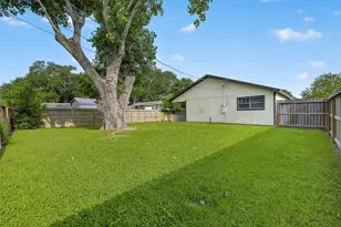 2301 7th Ave N, Texas City, TX 77590 - Photo 19