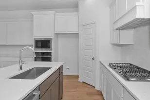 303 Eileen Dr, Rosenberg, TX 77471 - Photo 3