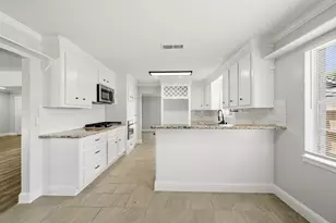 1310 Burning Tree Rd, Houston, TX 77339 - Photo 9