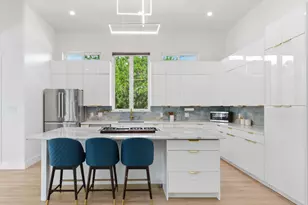 3859 Tartan Ln, Houston, TX 77025 - Photo 9