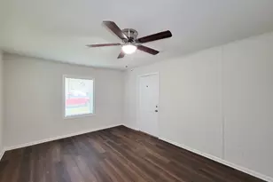 431 N Tinsley St, Angleton, TX 77515 - Photo 9