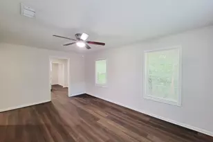 431 N Tinsley St, Angleton, TX 77515 - Photo 11