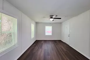 431 N Tinsley St, Angleton, TX 77515 - Photo 7