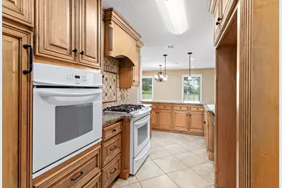 2707 Memphis Avenue, Nederland, TX 77627 - Photo 13